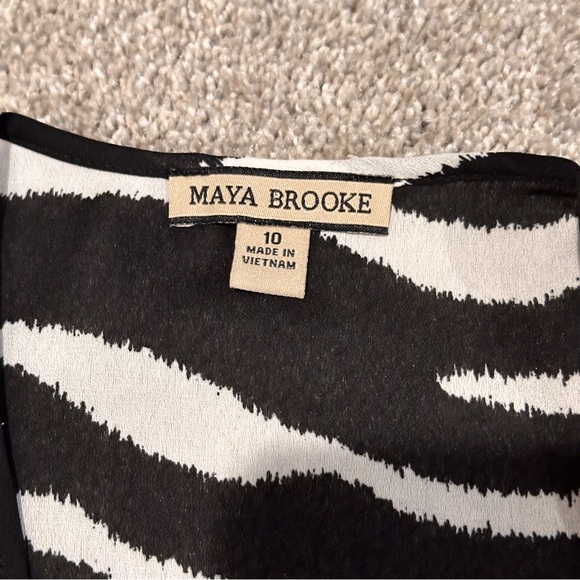 NWT Maya Brooke Women's Zebra Print Soft Duster Semi Sheer Shoulder Pads Size 10 - Picture 7 of 12